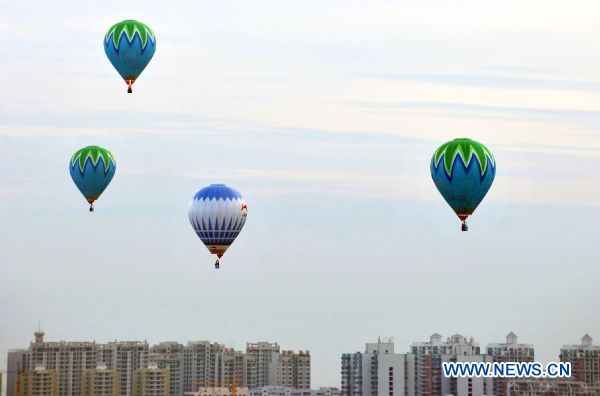 Hot air balloons rise during the Hot Air Balloon Challenge in Haikou, south China's Hainan Province, June 15, 2010. Twelve hot air balloons succeeded in flying over south China's Qiongzhou Strait. (Xinhua