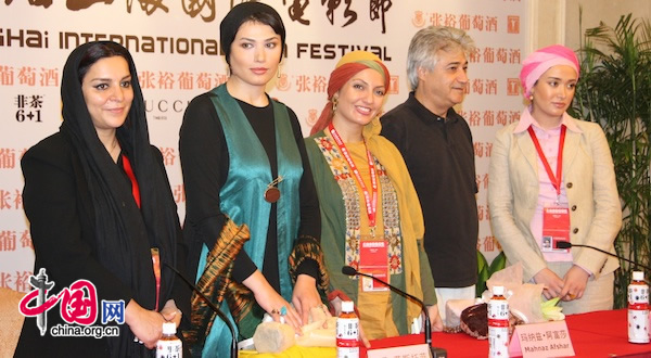  From left to right, Iranian director Tahmineh Milani, actress Ladan Mostofi, actress Mahnaz Afshar, producer Mohammad Nikbin and actress Bahareh Afshari attend a press conference for the movie Pay Back at Shanghai Film Art Center in Shanghai on June 16, 2010.