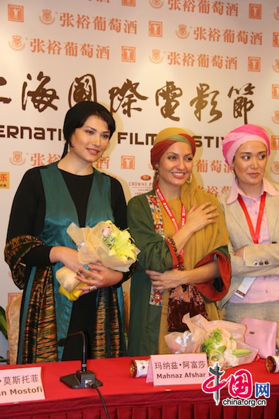 Iranian actresses (from left to right) Ladan Mostofi, Mahnaz Afshar and Bahareh Afshari attend a press conference for the movie Pay Back that they star in at Shanghai Film Art Center in Shanghai on June 16, 2010.