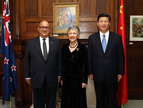 Chinese Vice President Xi Jinping (right) held talks with the Governor-General of New Zealand, Anand Satyanand, in Auckland Thursday and both stressed the importance of further enhancing bilateral relations to a new height. [Xinhua photo]