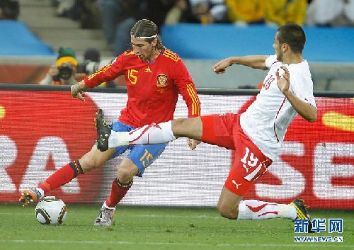 Gelson Fernandes' charge before the net awarded Switzerland a historic 1-0 win over Spain in their Group H opener in Durban, South Africa, June 16, 2010. This was the most unexpected result in the first round group matches. Switzerland never beat Spain in its past 18 attempts, managing only three draws. [Xinhua]