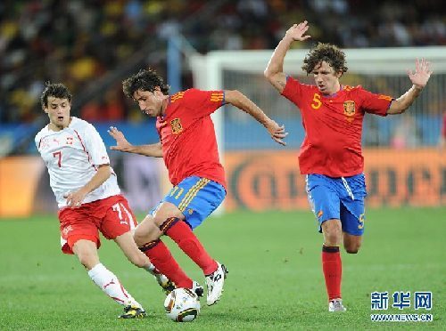 Gelson Fernandes' charge before the net awarded Switzerland a historic 1-0 win over Spain in their Group H opener in Durban, South Africa, June 16, 2010. This was the most unexpected result in the first round group matches. Switzerland never beat Spain in its past 18 attempts, managing only three draws. [Xinhua]