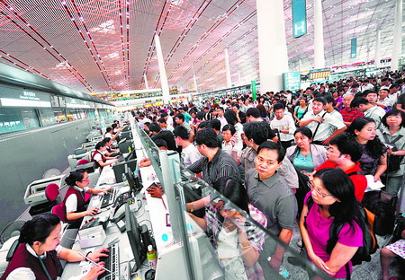 Stranded passengers pack Terminal 3 of Beijing Capital International Airport on June 17, after flights were canceled or delayed because of thunderstorms. 