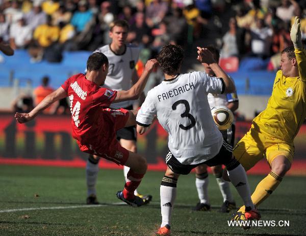 Serbia's Milan Jovanovic (L) shoots during the 2010 World Cup Group D soccer match between Germany and Serbia at the Nelson Mandela Bay stadium in Port Elizabeth, South Africa, on June 18, 2010. (Xinhua/Yang Lei)