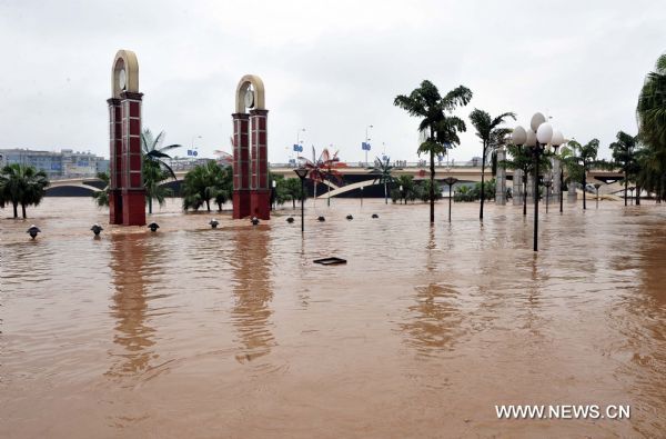 A flooded street is seen in Guilin, southwest China&apos;s Guangxi Zhuang Autonomous Region, June 17, 2010. Heavy rainfalls caused flood in Guilin on Thursday. [Xinhua] 