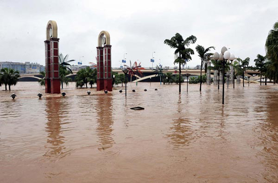 A flooded street is seen in Guilin, southwest China's Guangxi Zhuang Autonomous Region, June 17, 2010. As of 10:00 a.m. June 19, downpours that hit southern China had left 88 people dead, 48 missing, and forced the evacuation of 757,000 residents from their homes, the Ministry of Civil Affairs said in a statement. [Xinhua]