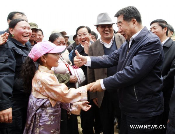 Chinese Vice Premier Hui Liangyu (R front) talks to a Tibetan ethnic girl during his visit to a temporary settlement in quake-hit Yushu prefecture, Qinghai Province of northwest China, on June 19, 2010. (Xinhua/Xie Huanchi) (nxl)<BR />