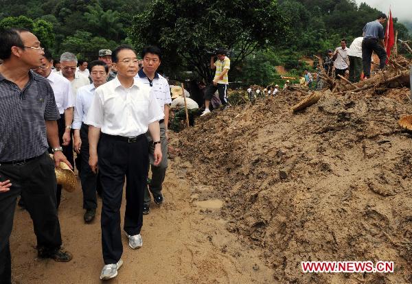 Chinese Premier Wen Jiabao (front R) inspects areas ravaged by flood in Shuangshang village in Cangwu County of southwest China's Guangxi Zhuang Autonomous Region, June 20, 2010. Wen Jiabao inspected flood-affected area in Guangxi from June 19 to 20. [Xinhua]