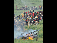 History enthusiasts, dressed as members of Allied Army, exercise at the bivouac of the famous battle of Waterloo in Waterloo, some 20 km south of Brussels, capital of Belgium, June 19, 2010. About 3,000 men across the Europe gathered in Waterloo this weekend to re-enact the crucial battle in 1815. [Xinhua]