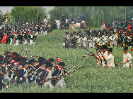 History enthusiasts, dressed as members of Allied Army, exercise at the bivouac of the famous battle of Waterloo in Waterloo, some 20 km south of Brussels, capital of Belgium, June 19, 2010. About 3,000 men across the Europe gathered in Waterloo this weekend to re-enact the crucial battle in 1815. [Xinhua]