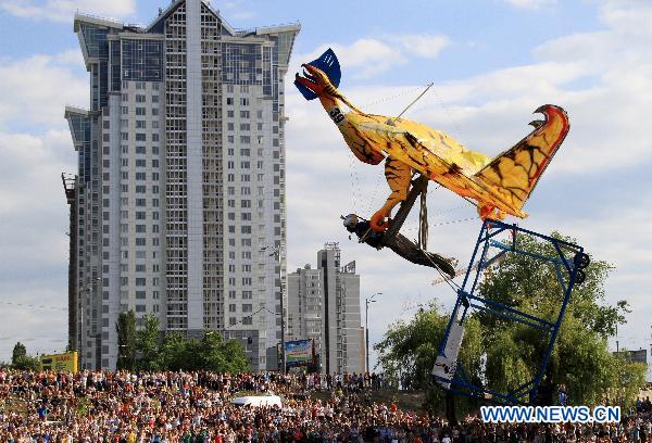 A team competes during Red Bull Flugtag 2010 in Kiev, capital of Ukraine, on June 19, 2010. Forty teams participated in the competition to fly the longest distance in self-made funny aircraft.[Xinhua]