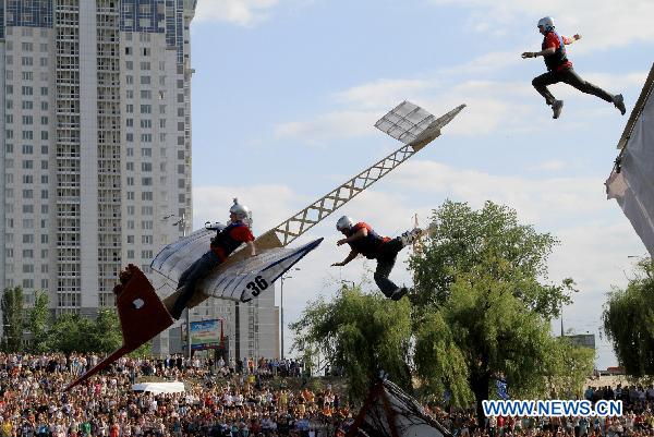  A team competes during Red Bull Flugtag 2010 in Kiev, capital of Ukraine, on June 19, 2010.[Xinhua]