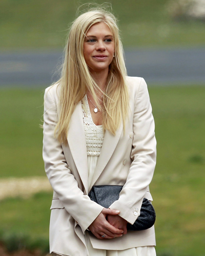 Chelsy Davy leaves after the presentation of wings to Britain&apos;s Prince Harry, by his father Prince Charles, at the Army Aviation Centre at Middle Wallop, southern England May 7, 2010. [Xinhua/Reuters] 