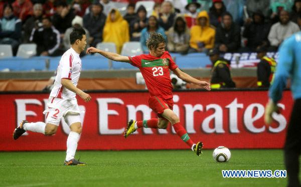 Fabio Coentrao (C) of Portugal shoots during the 2010 World Cup group G soccer match against Democratic People's Republic of Korea (DPRK) at Green Point stadium in Cape Town, South Africa, June 21, 2010. (Xinhua/Xing Guangli)