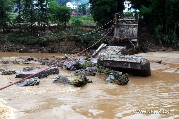 A bridge is destroyed by flood at Taining County, southeast China&apos;s Fujian Province, June 19, 2010. Taining recorded 225 mm rainstorm in six hours on Friday.[Xinhua]