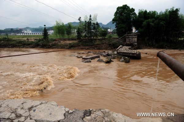 A bridge is destroyed by flood at Taining County, southeast China&apos;s Fujian Province, June 19, 2010. Taining recorded 225 mm rainstorm in six hours on Friday. China&apos;s disaster relief departments raised the emergency response to level-three from level-four Saturday morning for the floods that have hit southern China, as authorities forecast more rain to fall over coming days. [Xinhua] 