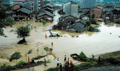  In the photo is a flooded area in Zixi County, Jiangxi Province. Persistent rain in ten regions of south China has left 175 people dead and 107 missing by 8 a.m. June 21, according to the figures released by the Office of State Flood Control and Drought Relief Headquarters and the Ministry of Civil Affairs. [Xinhua]