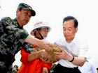 Premier Wen visits flood-hit Guangxi