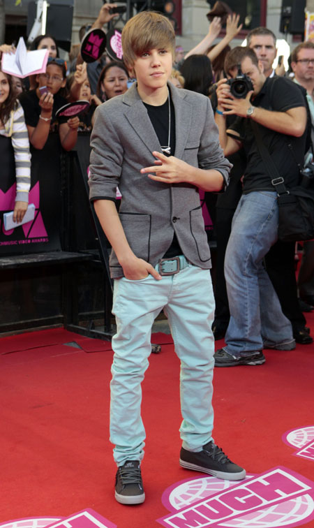 Canadian singer Justin Bieber arrives at the 2010 MuchMusic Video Awards in Toronto June 20, 2010. 