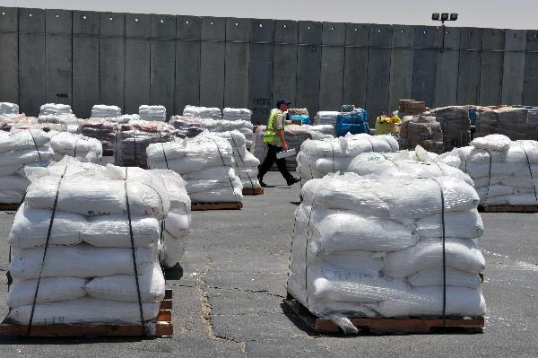 Israeli security personnel inspect goods at the Kerem Shalom Crossing terminal before it is transferred to Gaza Strip, south Israel, June 21, 2010. The Israeli government on Sunday announced the steps to loosen its blockade on the Gaza Strip. [Rafael Ben-Ari/Xinhua]