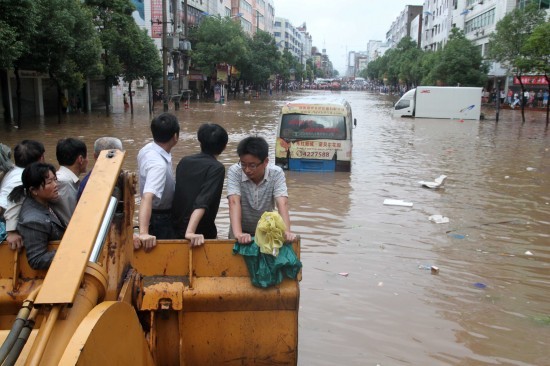 As of Monday, the water level of all the 26 rivers in Jiangxi has gone above the warning line, while the water level of six rivers, such as Xinjiang river and Fuhe river, has hit a record high.