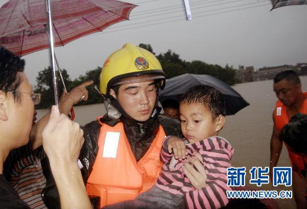 As of Monday, the water level of all the 26 rivers in Jiangxi has gone above the warning line, while the water level of six rivers, such as Xinjiang river and Fuhe river, has hit a record high. 