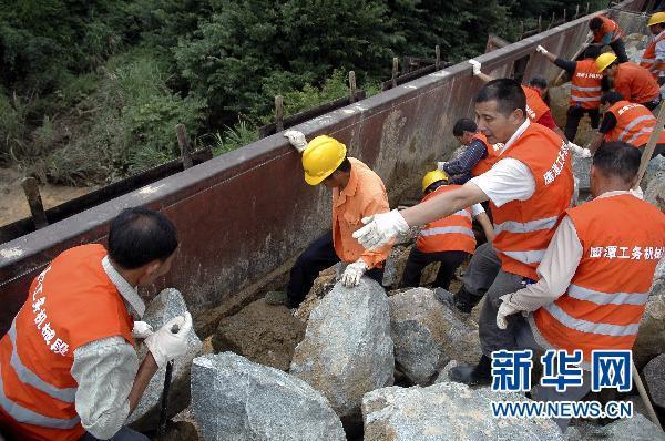 As of Monday, the water level of all the 26 rivers in Jiangxi has gone above the warning line, while the water level of six rivers, such as Xinjiang river and Fuhe river, has hit a record high.