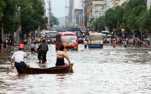 As of Monday, the water level of all the 26 rivers in Jiangxi has gone above the warning line, while the water level of six rivers, such as Xinjiang river and Fuhe river, has hit a record high. 