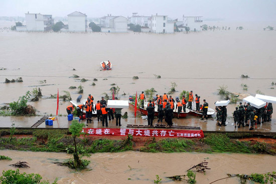 As of Monday, the water level of all the 26 rivers in Jiangxi has gone above the warning line, while the water level of six rivers, such as Xinjiang river and Fuhe river, has hit a record high.