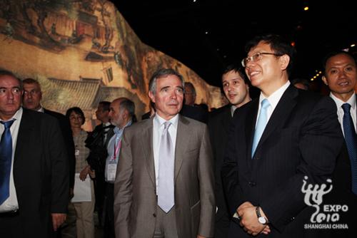 Officials visit the China Pavilion.