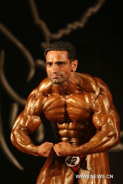 Jitendra Dhillon of India, gold medalist of Light Heavy Weight (90Kg) category, competes at the 7th South Asian Men&apos;s Bodybuilding Championship in Kathmandu, capital of Nepal, June 19, 2010. [Xinhua]