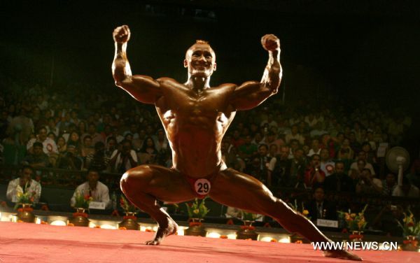 Aram Bam Booy Singh of India, winner of the Welter Weight (75Kg) category competes at the 7th South Asian Men&apos;s Bodybuilding Championship in Kathmandu, capital of Nepal, June 19, 2010. [Xinhua]