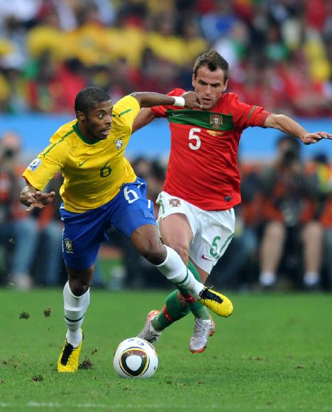 Brazil's Michel Bastos (L) vies with Duda of Portugal during the Group G last round match at 2010 FIFA World Cup, at Moses Mabhida stadium in Durban, South Africa, on June 25, 2010. (Xinhua/Chen Haitong)