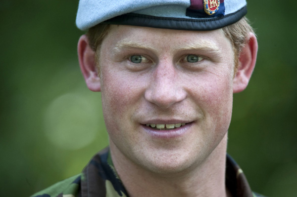 Britain&apos;s Prince Harry observes a combat simulation during a visit to the U.S. Military Academy at West Point in New York, June 25, 2010. [Xinhua/Reuters]