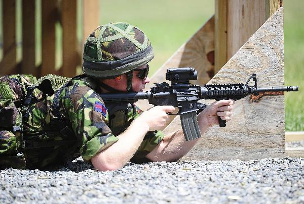 Britain&apos;s Prince Harry shoots on a firing range during a visit to the U.S. Military Academy at West Point in New York, June 25, 2010. [Xinhua/Reuters]