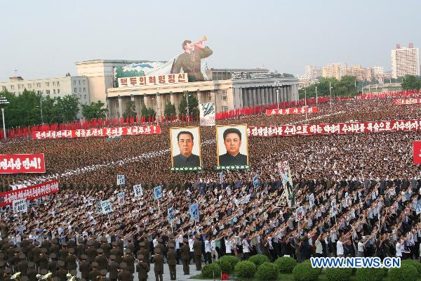 People attend an anti-U.S. rally at Kim Il Sung Square in Pyongyang, capital of the Democratic People's Republic of Korea (DPRK), June 25, 2010. More than 100,000 civilians and army soldiers on Friday attended the anti-U.S. rally in Pyongyang to mark the 60th anniversary of the 1950-53 Korean War. [Xinhua]