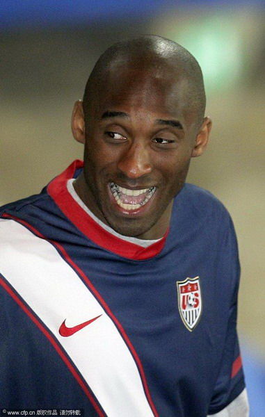 Los Angeles Lakers guard Kobe Bryant smiles prior to the World Cup round of 16 soccer match between the United States and Ghana at Royal Bafokeng Stadium in Rustenburg, South Africa, Saturday, June 26, 2010. (Photo: cfp.cn) 