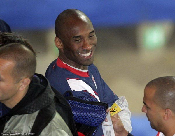 Los Angeles Lakers guard Kobe Bryant smiles prior to the World Cup round of 16 soccer match between the United States and Ghana at Royal Bafokeng Stadium in Rustenburg, South Africa, Saturday, June 26, 2010. (Photo: cfp.cn) 