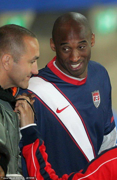 Los Angeles Lakers guard Kobe Bryant smiles prior to the World Cup round of 16 soccer match between the United States and Ghana at Royal Bafokeng Stadium in Rustenburg, South Africa, Saturday, June 26, 2010. (Photo: cfp.cn) 