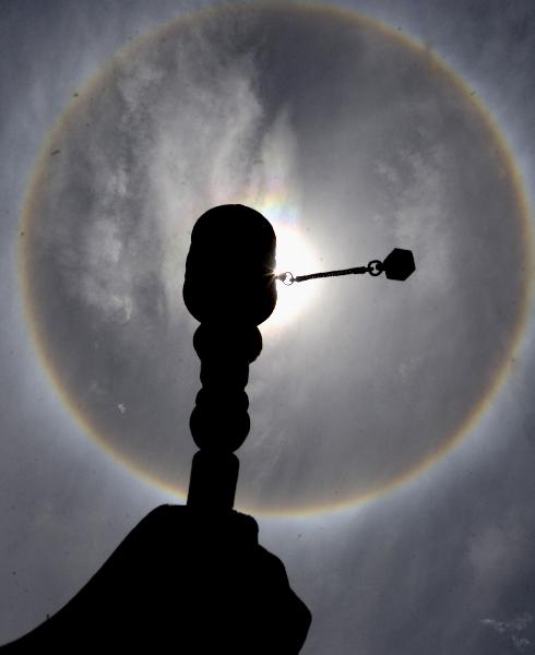 Halo rings the sun in Lhasa, capital of southwest China&apos;s Tibet Autonomous Region, June 27, 2010. [Xinhua] 