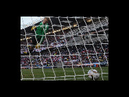 Germany's goalkeeper Manuel Neuer watches as the ball crosses the line during the 2010 World Cup second round soccer match against England at Free State stadium in Bloemfontein June 27, 2010. [sport. sina.com] 