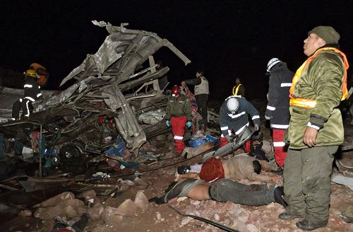 At least 25 people were killed and 44 others injured in central Bolivia when a bus fell off from a bridge, police sources said, June 28, 2010.[Xinhua]