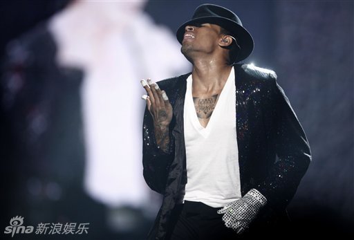 Chris Brown performs during a segment honoring Michael Jackson at the 2010 BET Awards in Los Angeles June 27, 2010. 