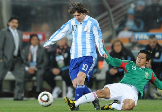 Argentine player Messi was tackled by Mexican player in the 2nd round of the World Cup. Argentina defeat Mexico by 3:1.