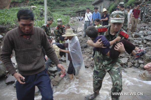 Soldiers evacuate residents from the site of a landslide in Dazhai Village, Guanling County of southwest China&apos;s Guizhou Province, on June 28, 2010. Some 107 people from 38 families were buried and trapped by a rainstorm-triggered landslide Monday afternoon in southwest China&apos;s Guizhou Province, local authorities said. [Xinhua]