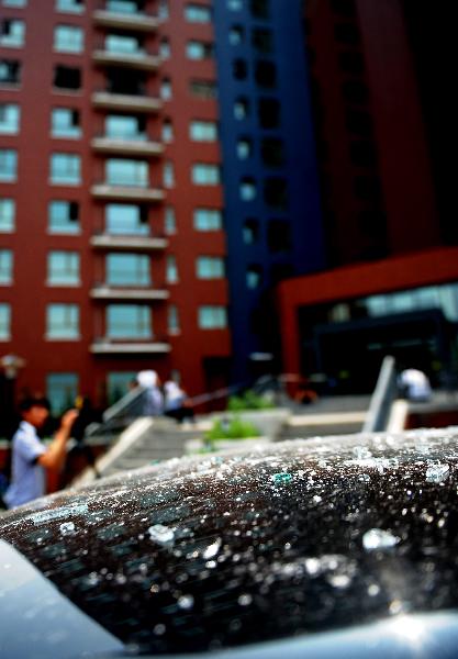 Smashed glass falls on a car at the blast site in Changchun, northeast China&apos;s Jilin Province, on June 28, 2010. The blast occurred in a building of Changyingshiji village in Changchun caused fire and left one dead and six injured. Now the cause of the blast is under investigation. [Xinhua]