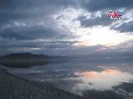 Dusk at Lake Sayram, Boertala, Xinjiang Uygur Autonomous Region, China. [Photo by Li Shen]