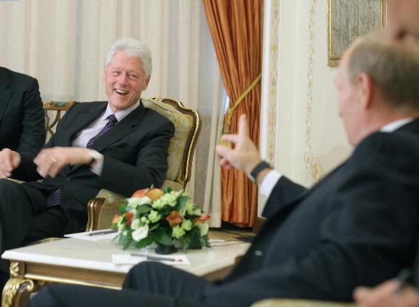 Russia's Prime Minister Vladimir Putin (R) meets with former U.S. President Bill Clinton at the Novo-Ogaryovo residence outside Moscow, June 29, 2010. [Xinhua]