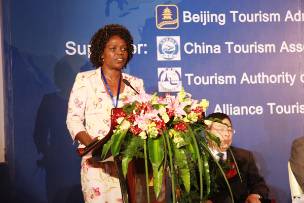 Christine Brew, an officer from the Word Tourism Organization, gives a speech at the opening ceremony. [Photo:CRIENGLISH.com]