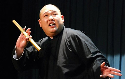 Wang Yuepo, a pingshu performer in Beijing, attracts a large following for his humorous way of telling a story. 